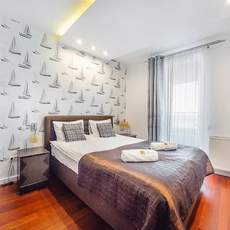 Yacht Club Sea Towers Premium Apartment