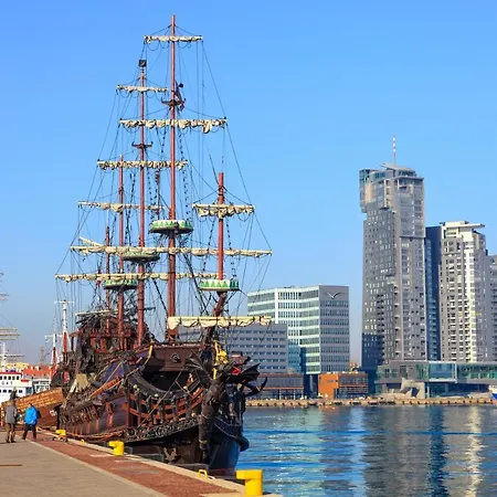 Yacht Club Sea Towers Premium *